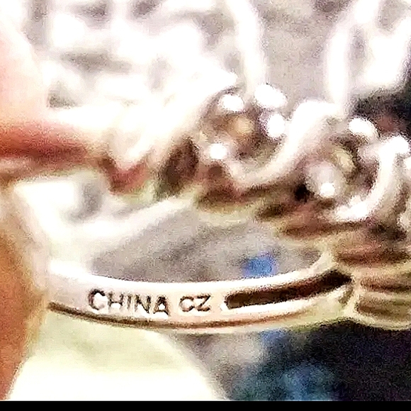 SOLD Sterling Silver Ring With Cubic Zirconia Stones Vintage - Picture 4 of 5